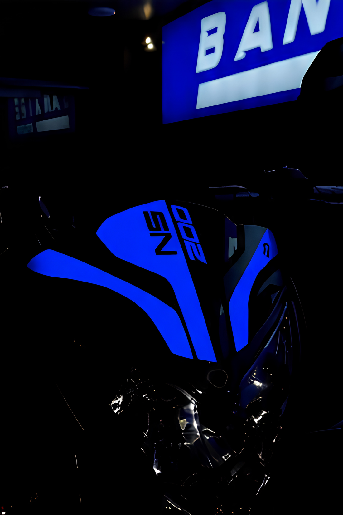 Bajaj Pulsar NS200 için Reflektörlü 3 Parça Kafa Detay Sticker Seti (Flaş ile Çekimde parlar)