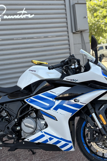CFMOTO 250SR 2026 Model için Komple Sticker Seti (Far Filmi Dahildir)