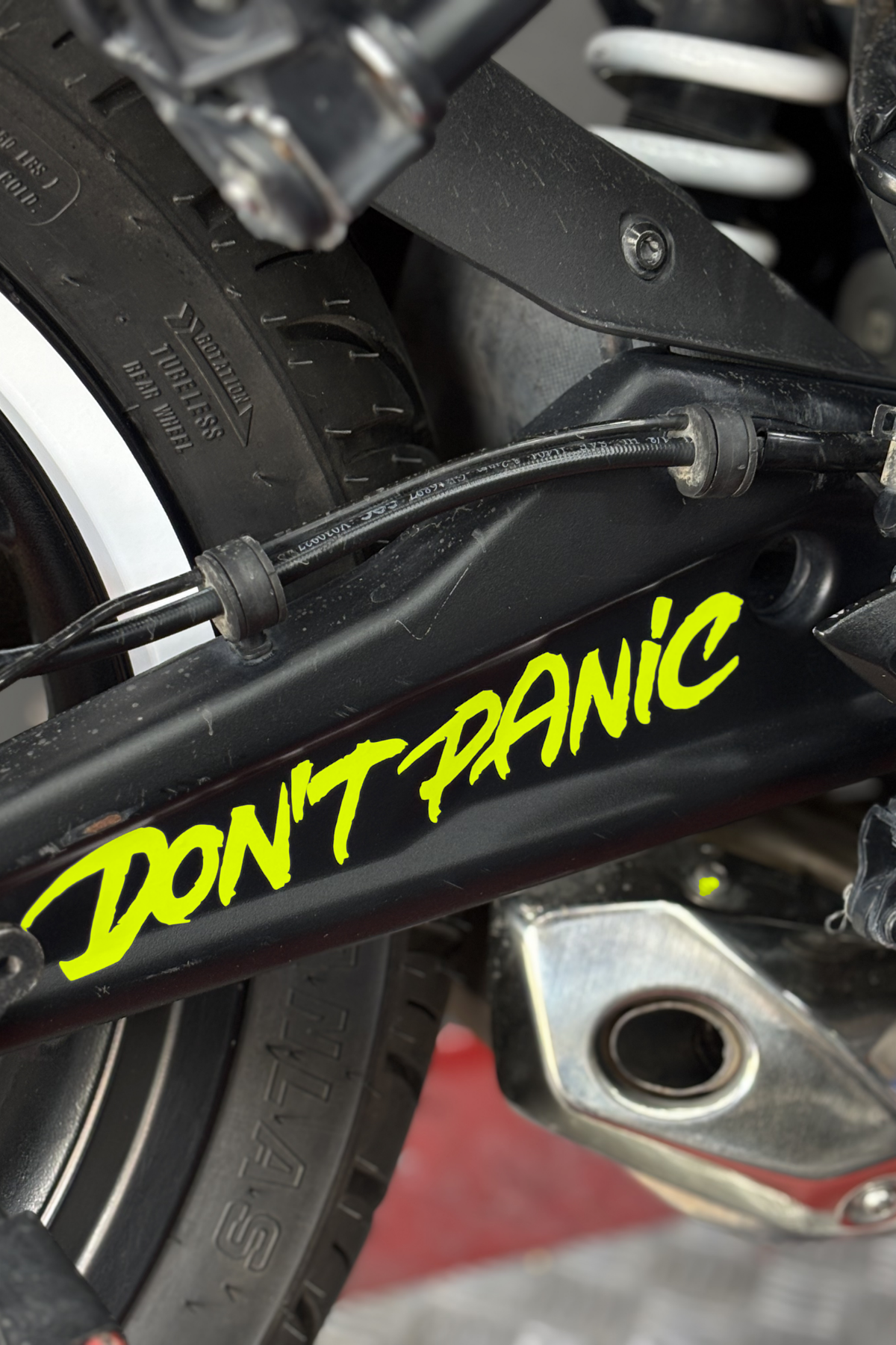 Motosiklet ve Kask için Dont Panic Yazı Sticker Etiket (1 Adet)