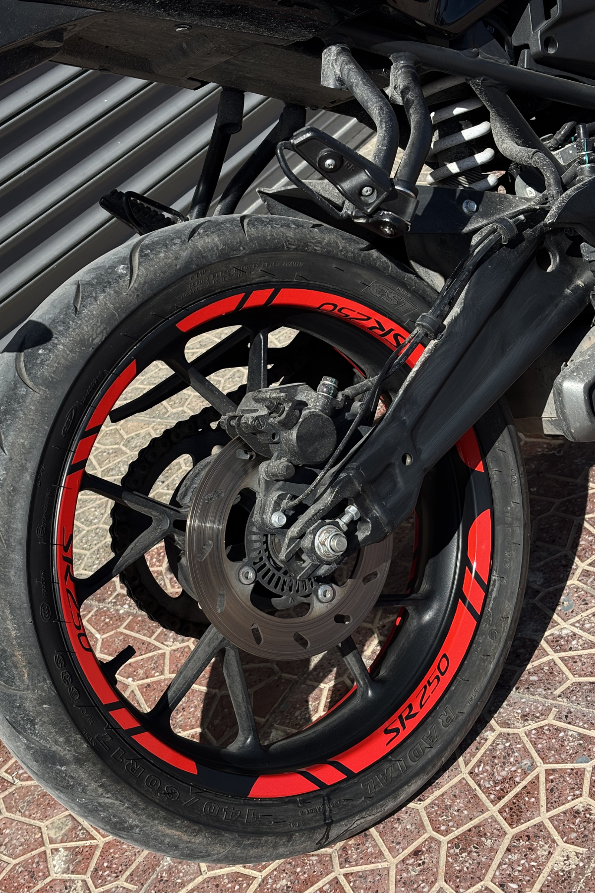 CFMOTO 250SR için Kırmızı Renk 12 Parça Jant Şeridi Sticker Seti
