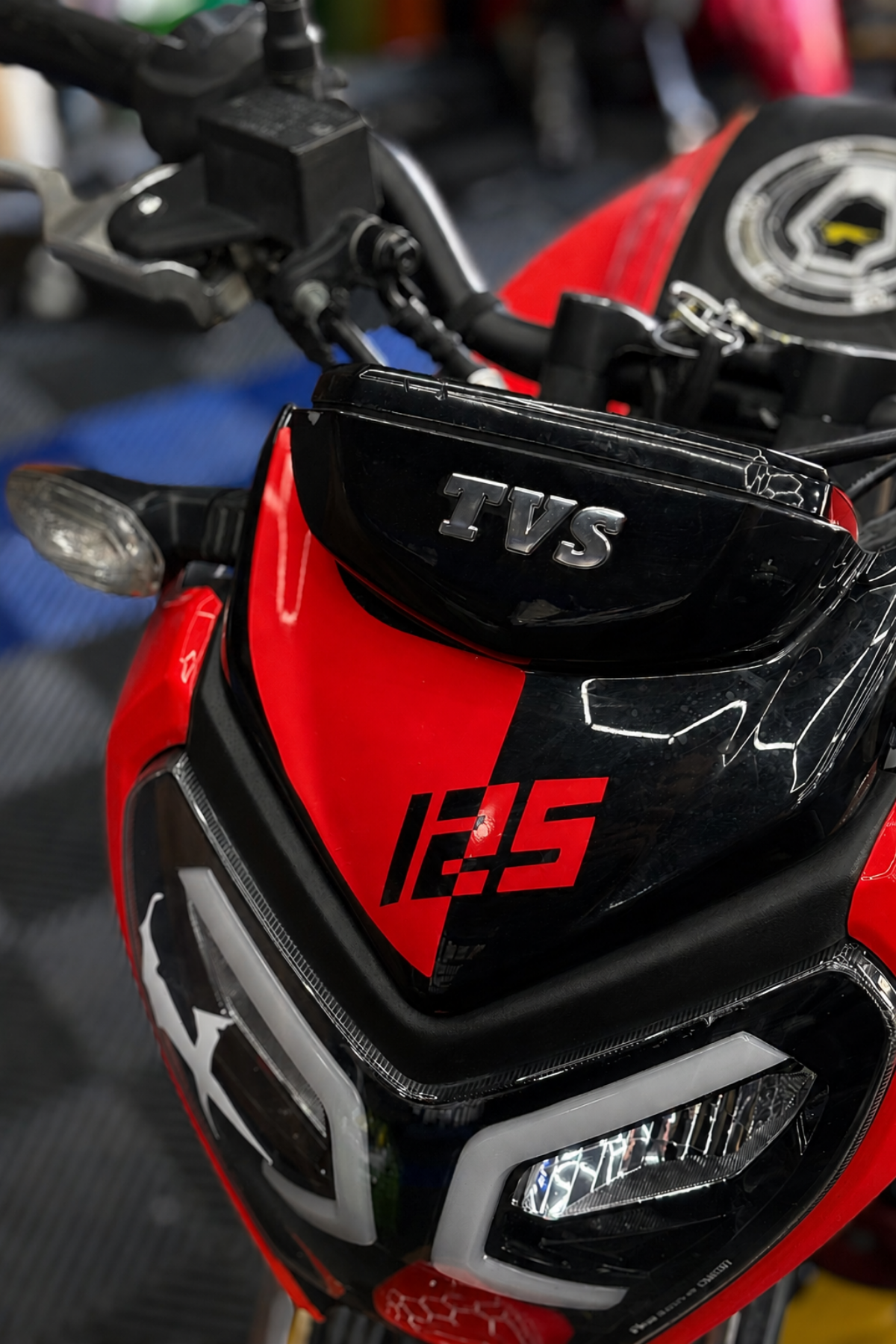 TVS Raider Kafa Detay Sticker Eğik 125 Yazılı