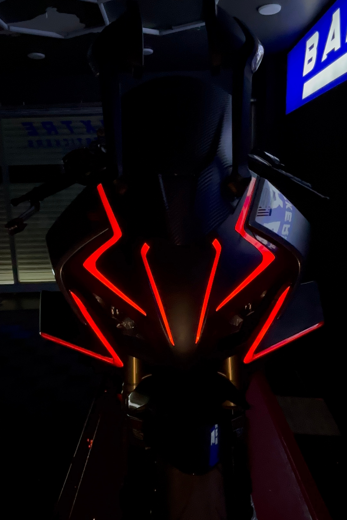 CFMOTO 450SR için Ön Kafa Reflektörlü Detay Sticker Seti (8 Parça Çizgi)