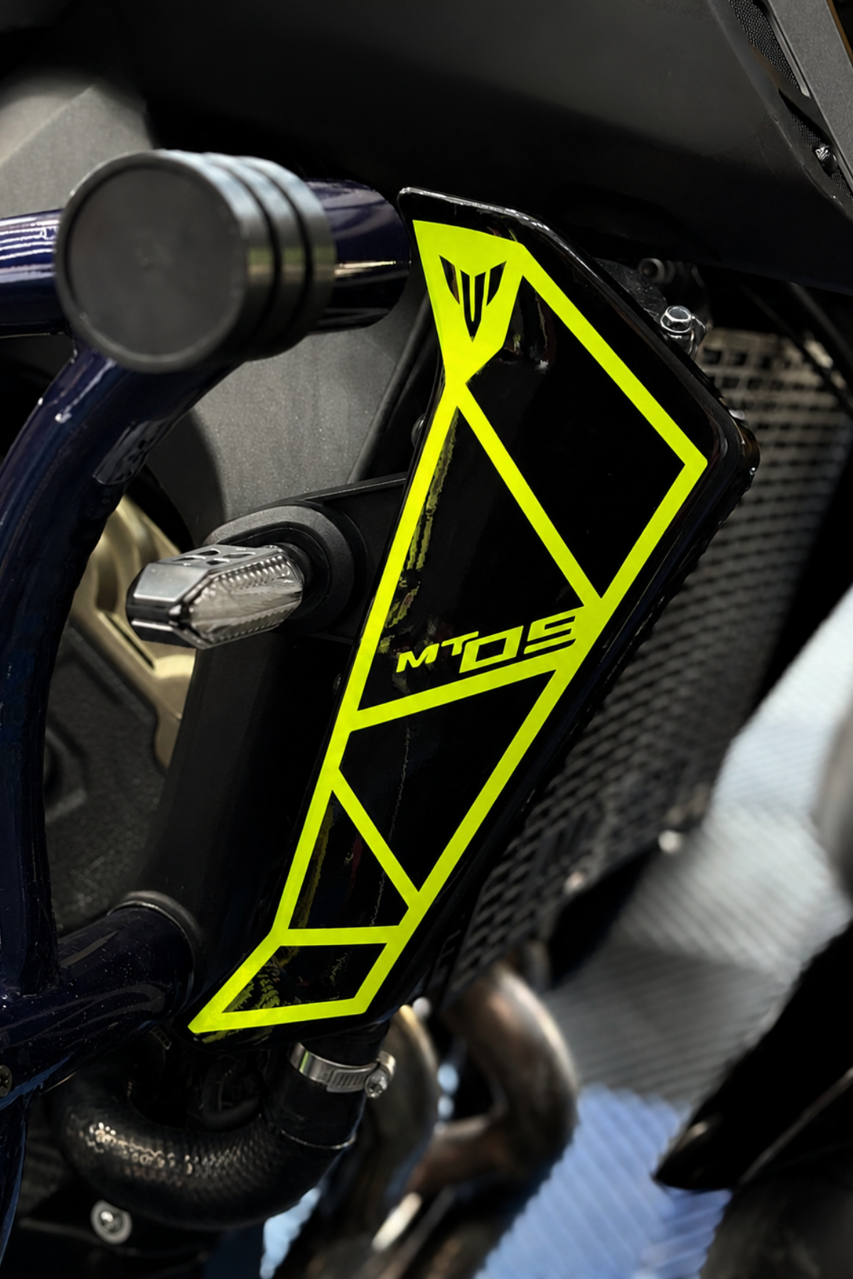 Yamaha MT-09 Örümcek Kasa (2018-2020) Yan Kapak Sticker Seti (Sağ ve Sol)