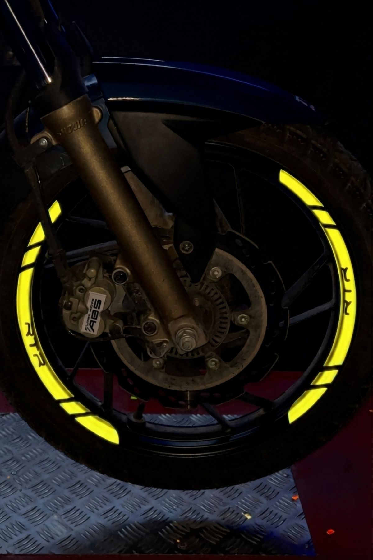 TVS Apache RTR için 8 Parça Şeridi Sticker Seti