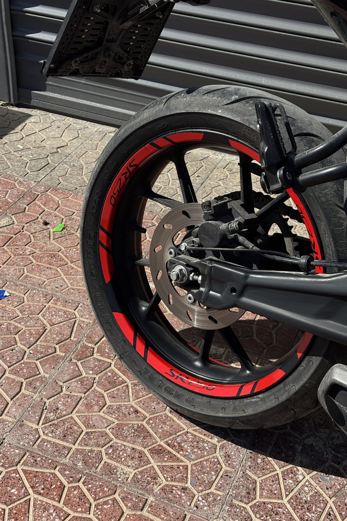 CFMOTO 250SR için Kırmızı Renk 12 Parça Jant Şeridi Sticker Seti