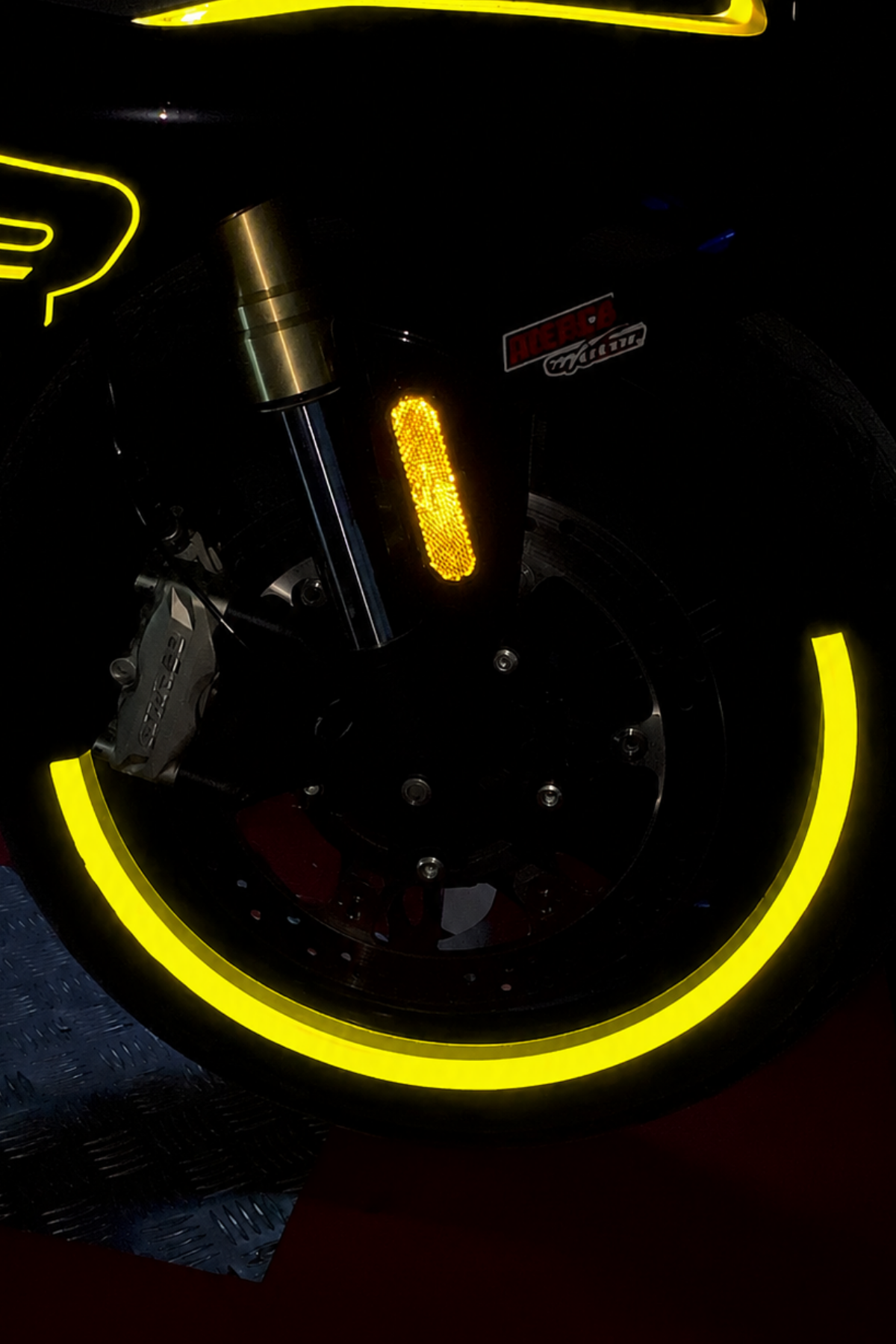 Motosiklet için 17 Inch Jantlara Uyumlu Reflektörlü Mavi Yarım Jant Şeridi (4 Parça)