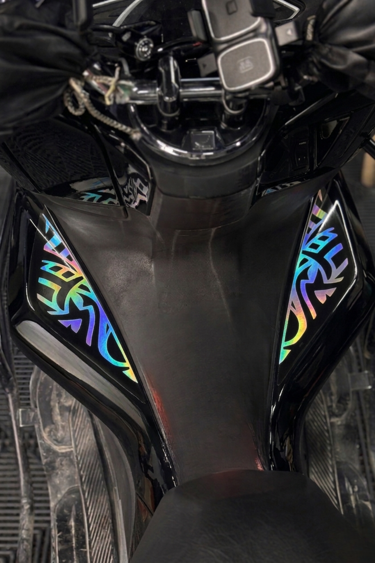 HONDA PCX için Depo Yanlarına Uygun Tribal Desen Sticker Seti (Sağ ve Sol)