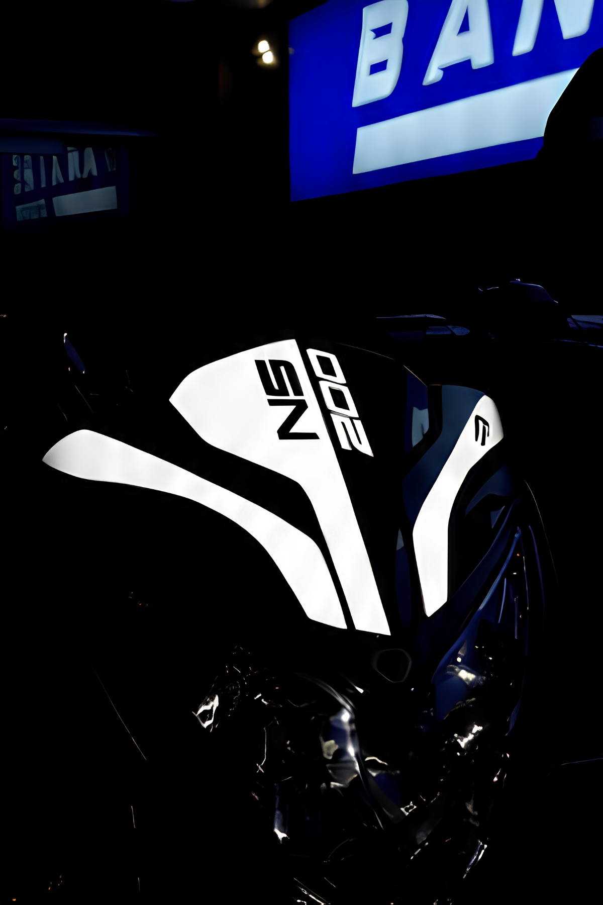 Bajaj Pulsar NS200 için Reflektörlü 3 Parça Kafa Detay Sticker Seti (Flaş ile Çekimde parlar)