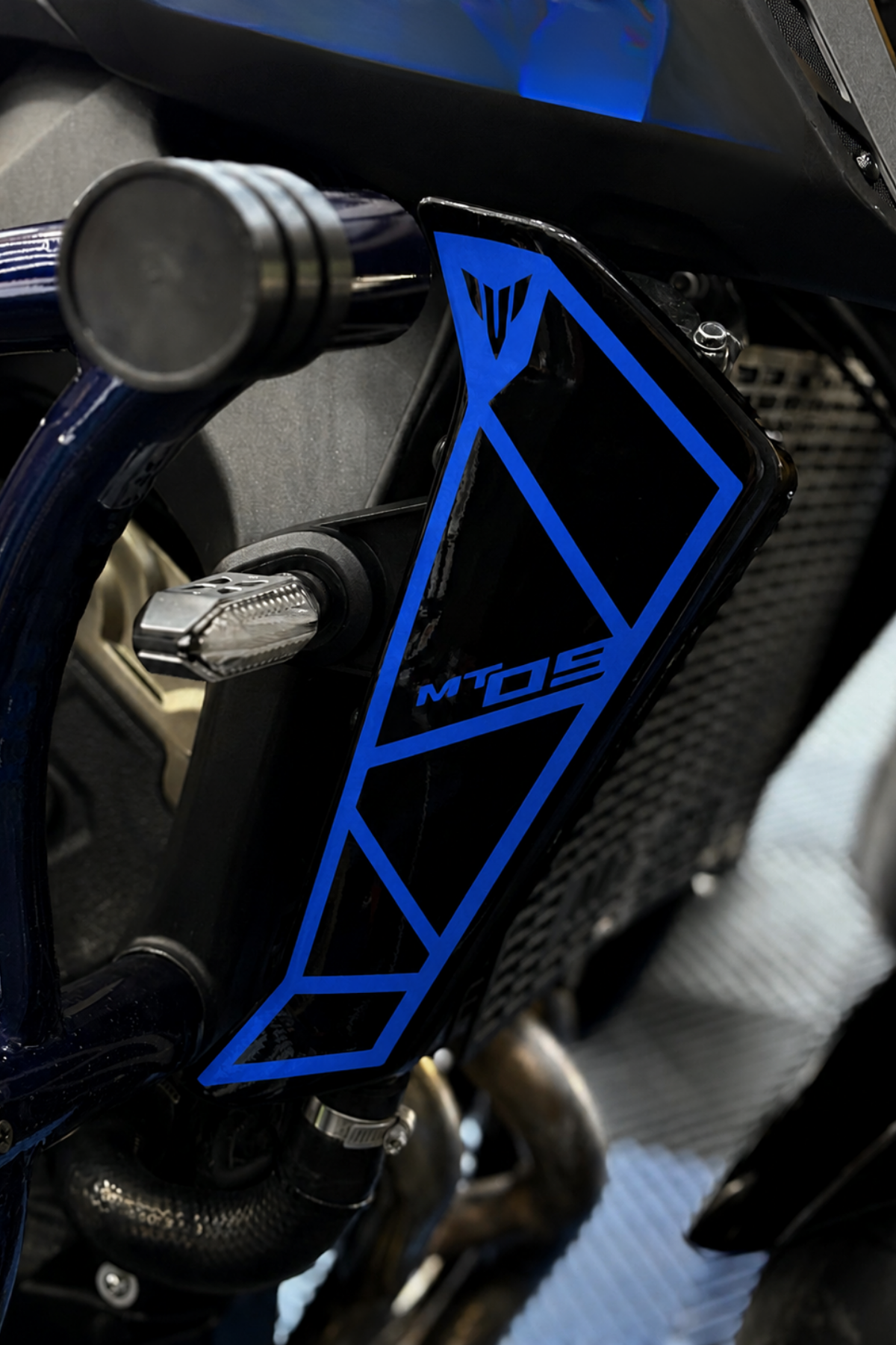 Yamaha MT-09 Örümcek Kasa (2018-2020) Yan Kapak Sticker Seti (Sağ ve Sol)