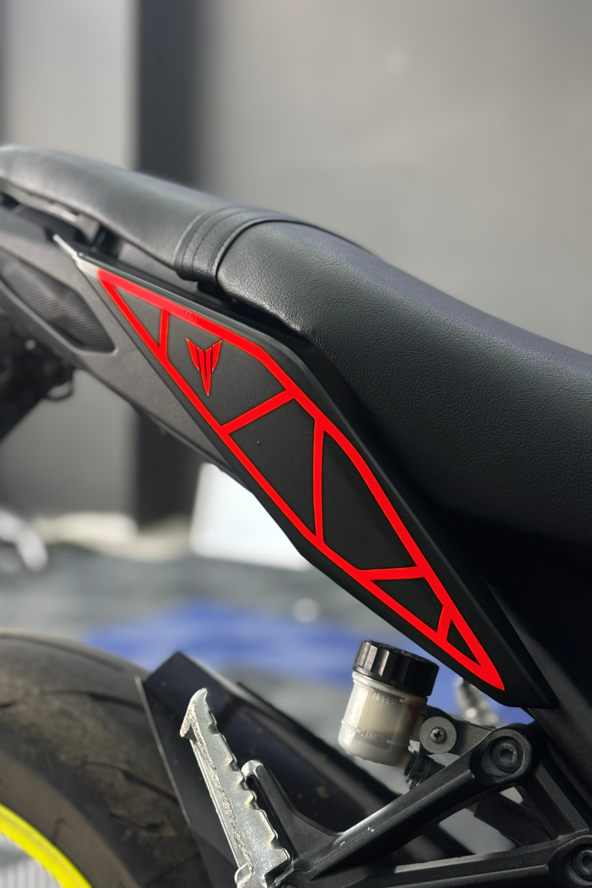 Yamaha MT-09 için Arka Sele Yanları Uyumlu Sticker Seti Sağ Sol (2018-2020)