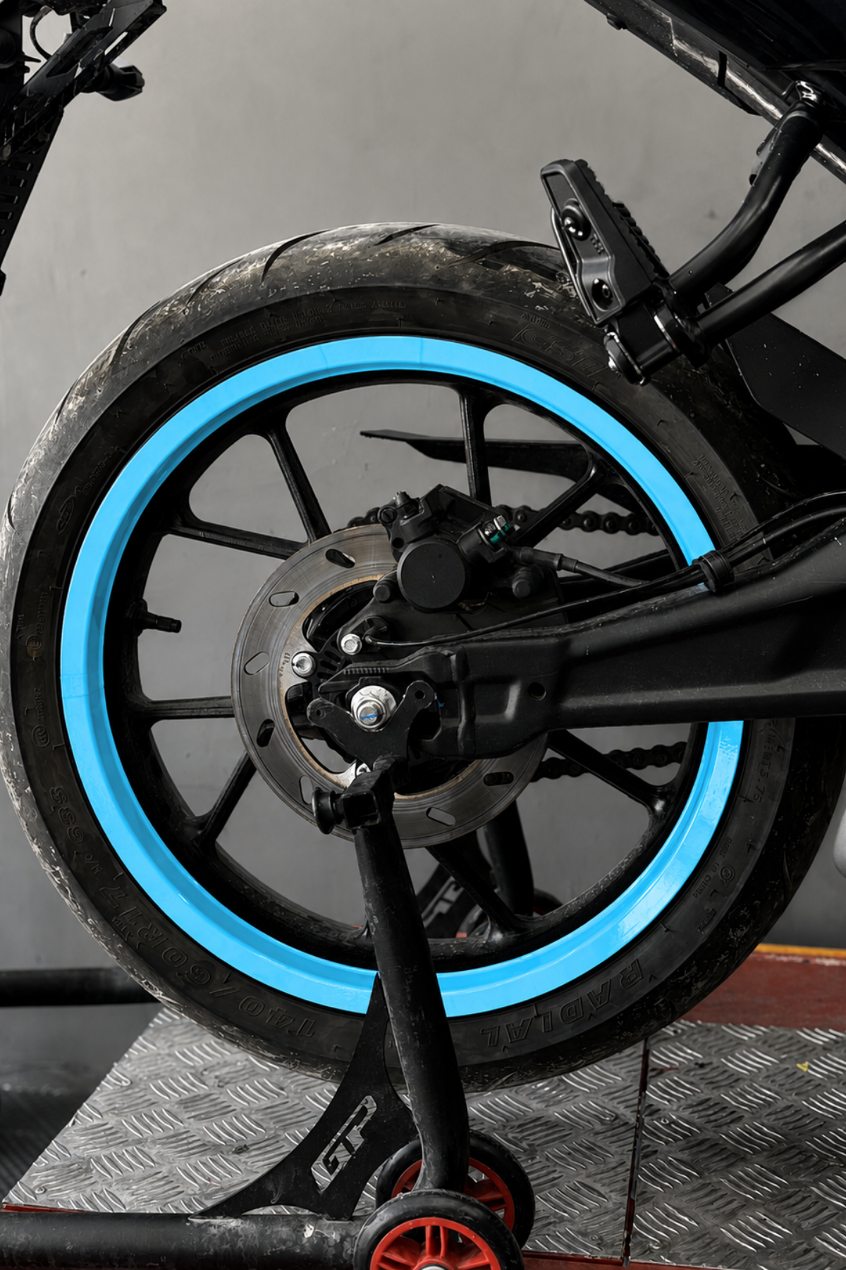 Motosiklet 17 Inch Jantlar İçin Tam Tur Jant Şeridi Sticker Seti