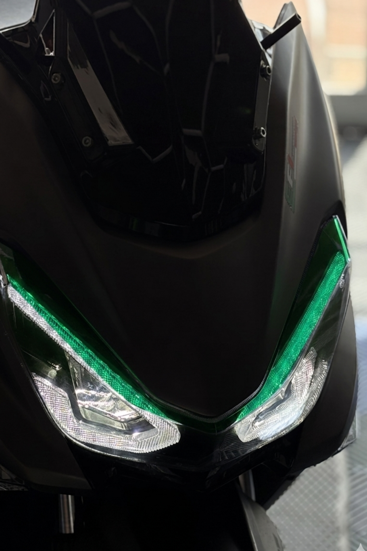Kuba Newlight Scooter için Far Tasarım Far Filmi Sticker