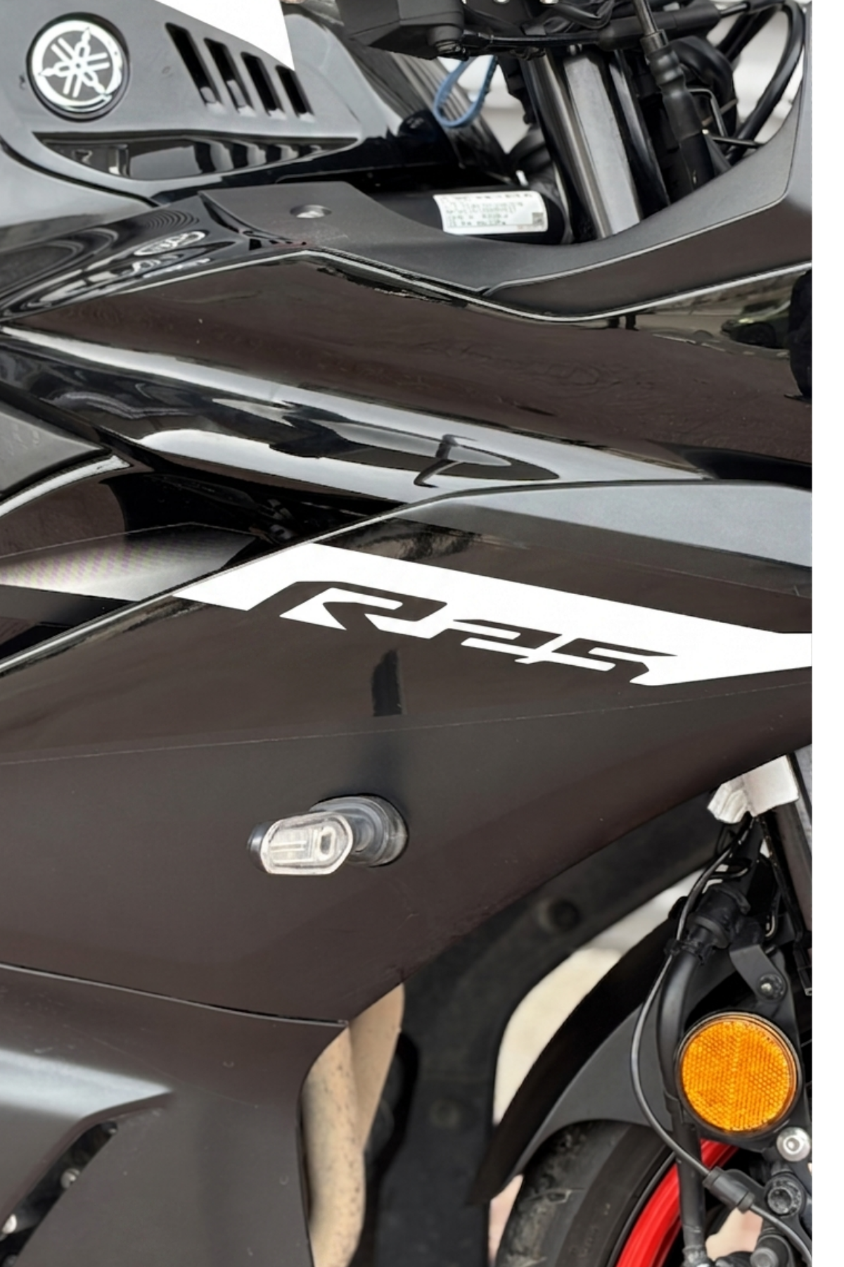 Yamaha R25 için Orijinal Kesimle Uyumlu Orijinal Sticker Seti (Sağ ve Sol)