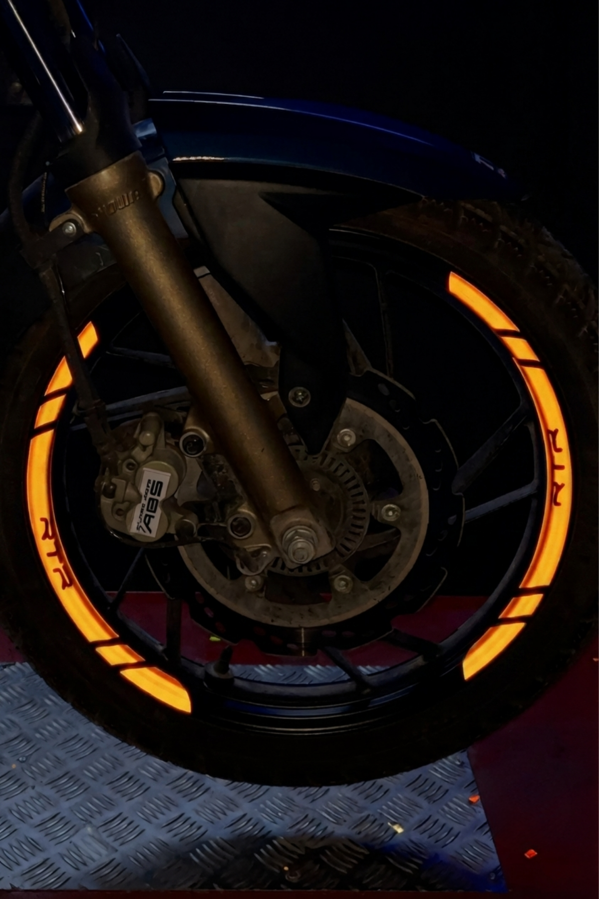 TVS Apache RTR için 8 Parça Şeridi Sticker Seti