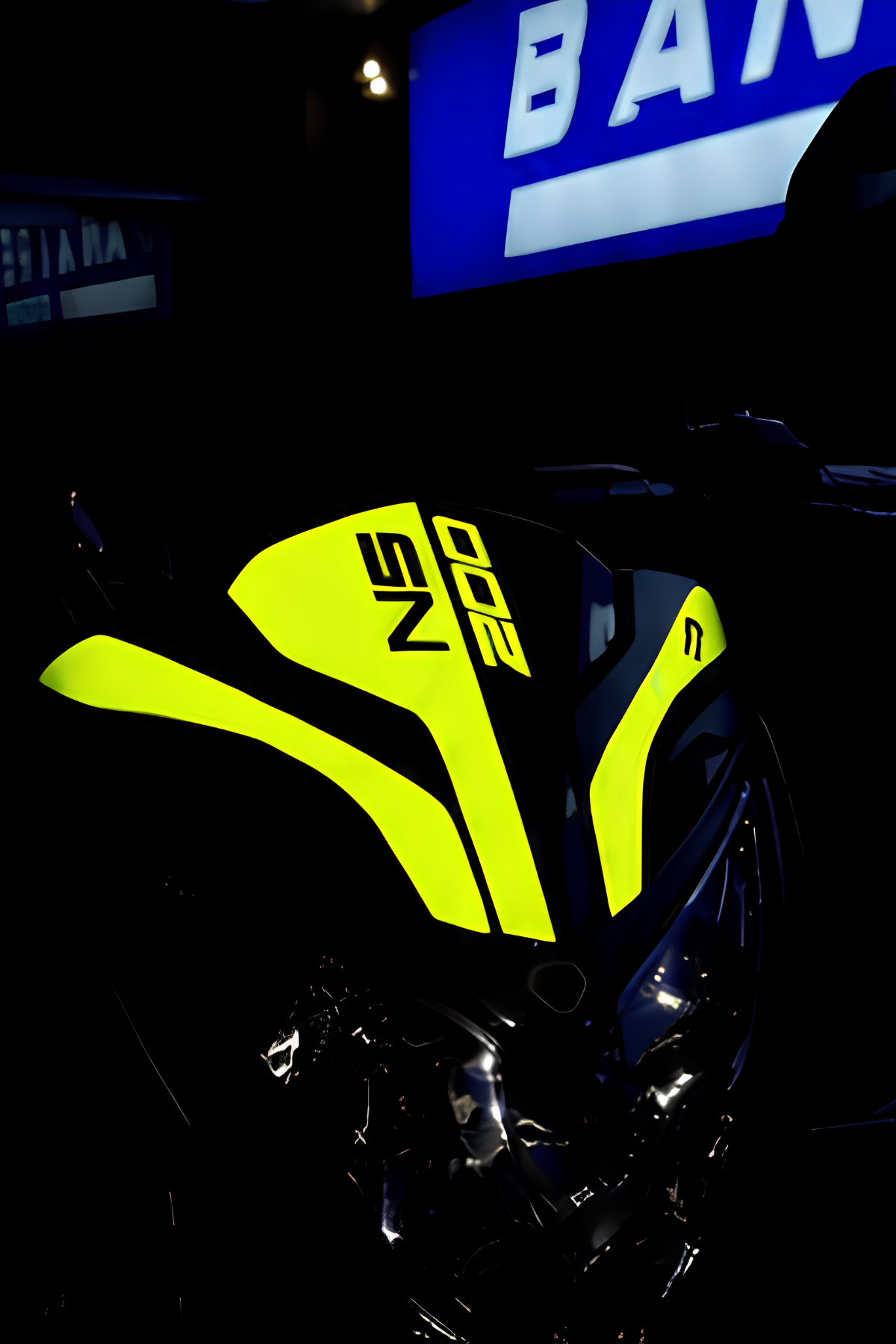 Bajaj Pulsar NS200 için Reflektörlü 3 Parça Kafa Detay Sticker Seti (Flaş ile Çekimde parlar)