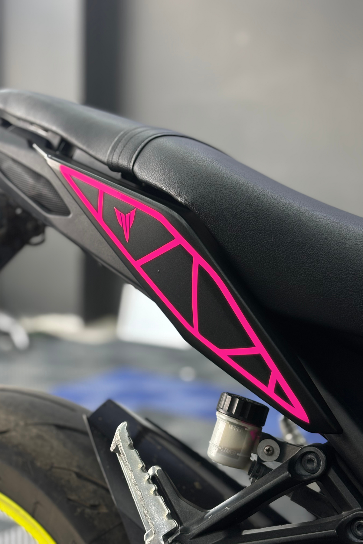 Yamaha MT-09 için Arka Sele Yanları Uyumlu Sticker Seti Sağ Sol (2018-2020)