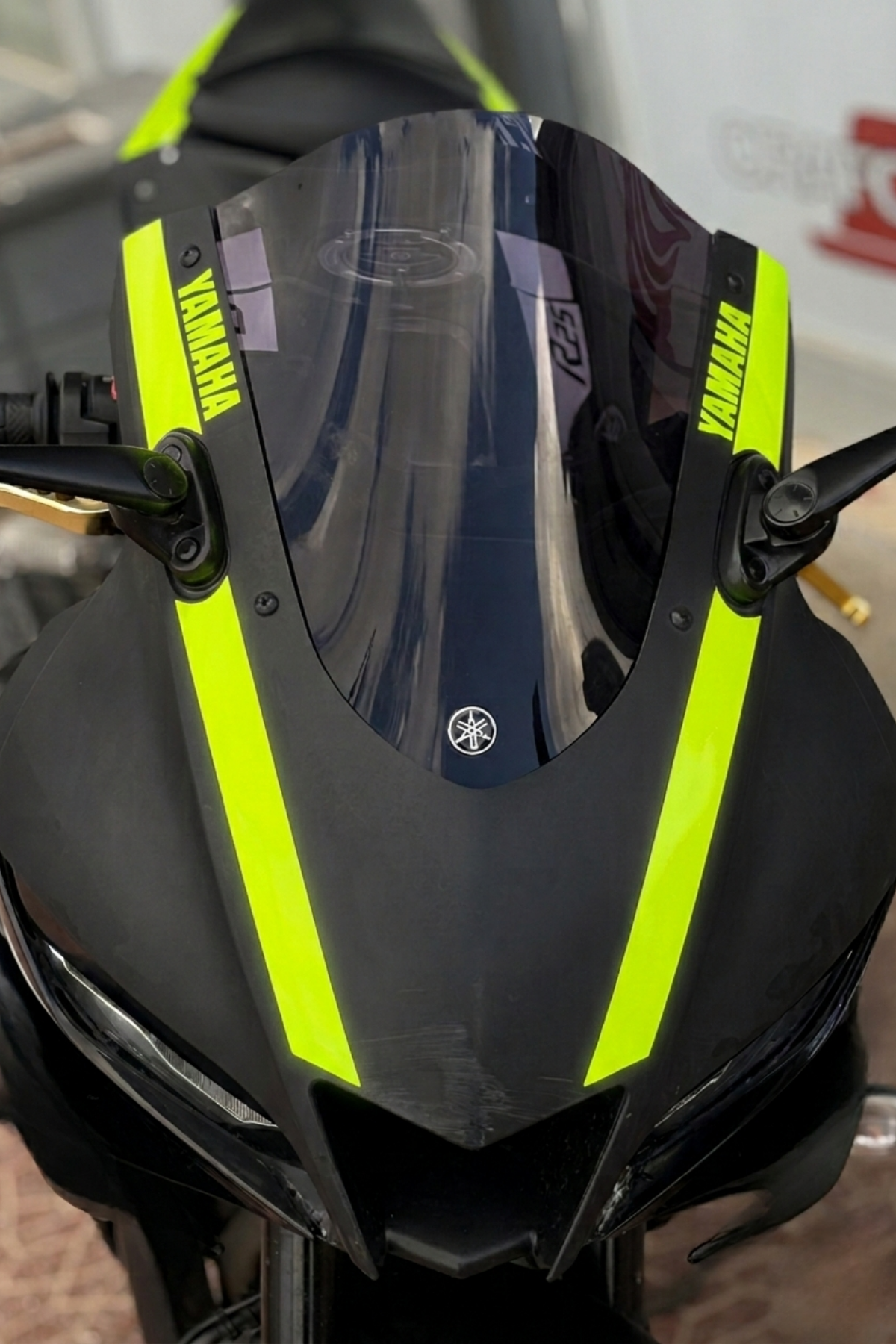 Yamaha R25 için Kafa Detay Sticker Pack (2019-2024 ) Uyumlu