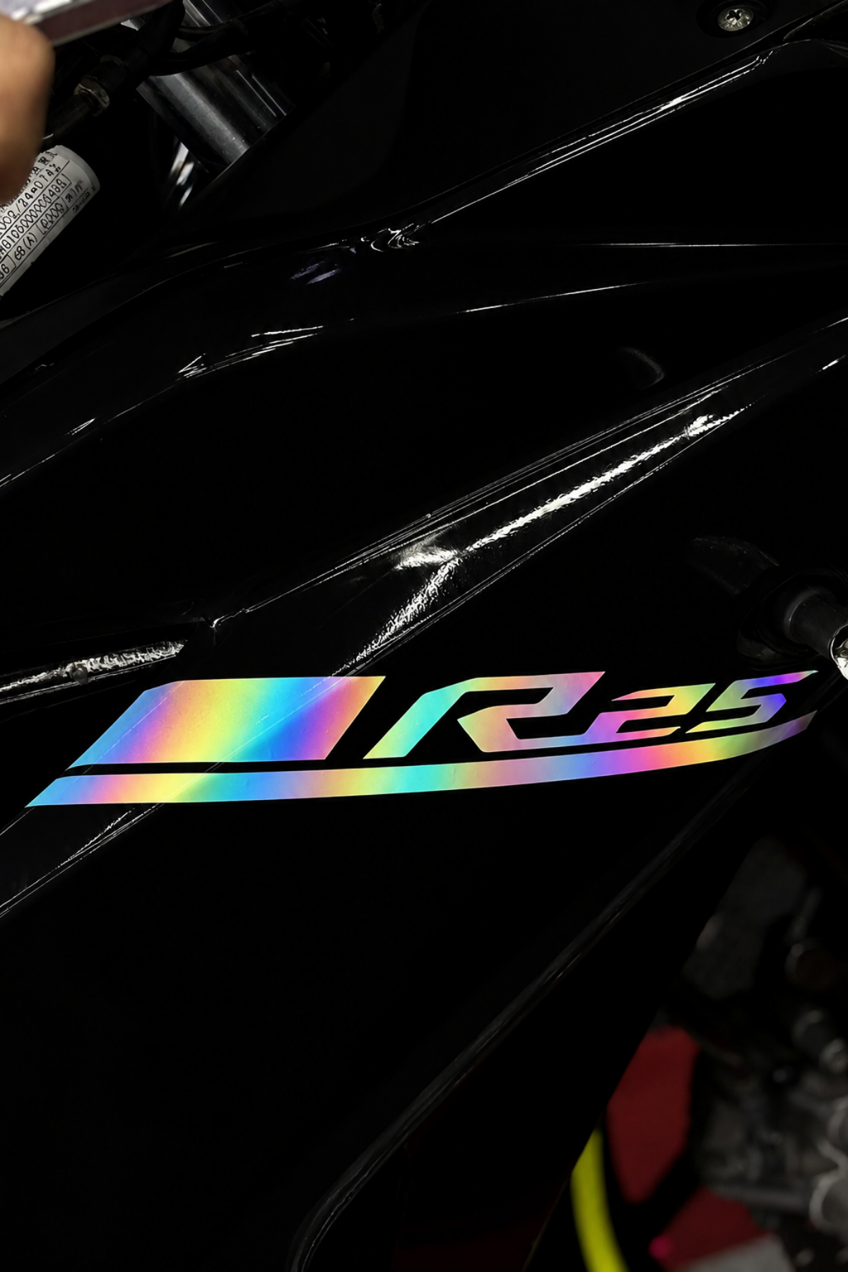 Yamaha R25 için Orijinal Çizikli Sticker (2014-2018)