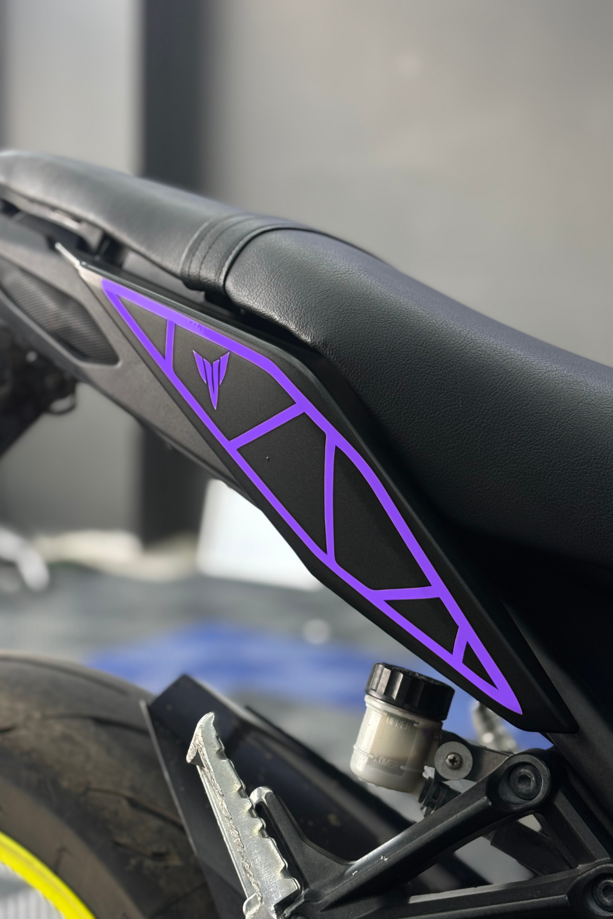 Yamaha MT-09 için Arka Sele Yanları Uyumlu Sticker Seti Sağ Sol (2018-2020)