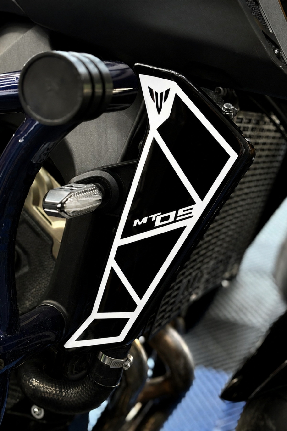 Yamaha MT-09 Örümcek Kasa (2018-2020) Yan Kapak Sticker Seti (Sağ ve Sol)