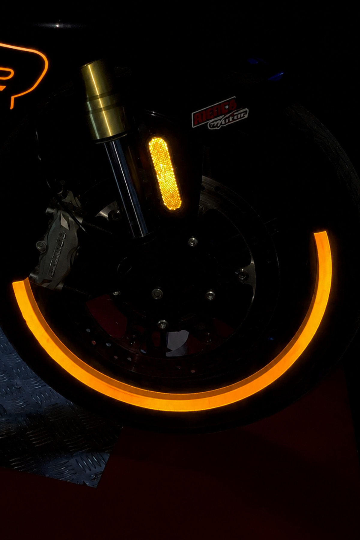 Motosiklet için 17 Inch Jantlara Uyumlu Reflektörlü Mavi Yarım Jant Şeridi (4 Parça)