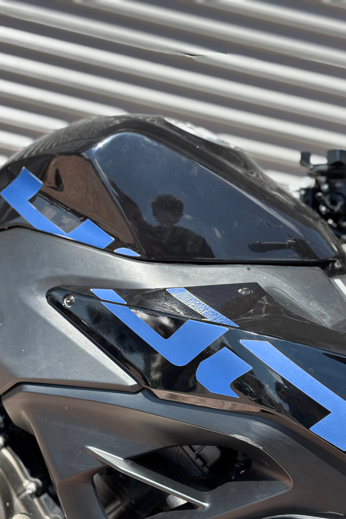 QJMOTOR-RKS SRK400 için Orijinal 400 Yazısı Sticker Seti (SAĞ VE SOL)