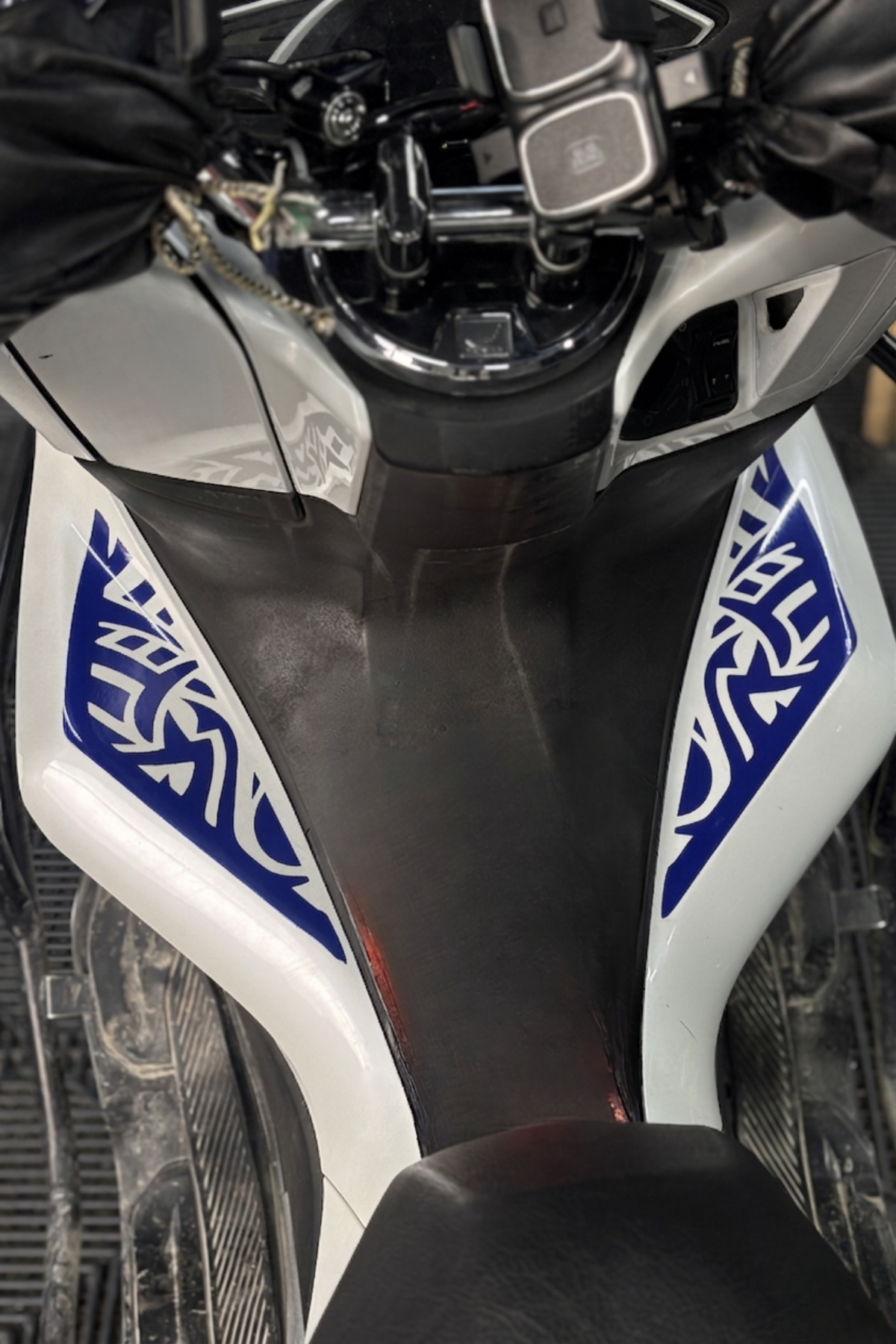 HONDA PCX için Depo Yanlarına Uygun Tribal Desen Sticker Seti (Sağ ve Sol)