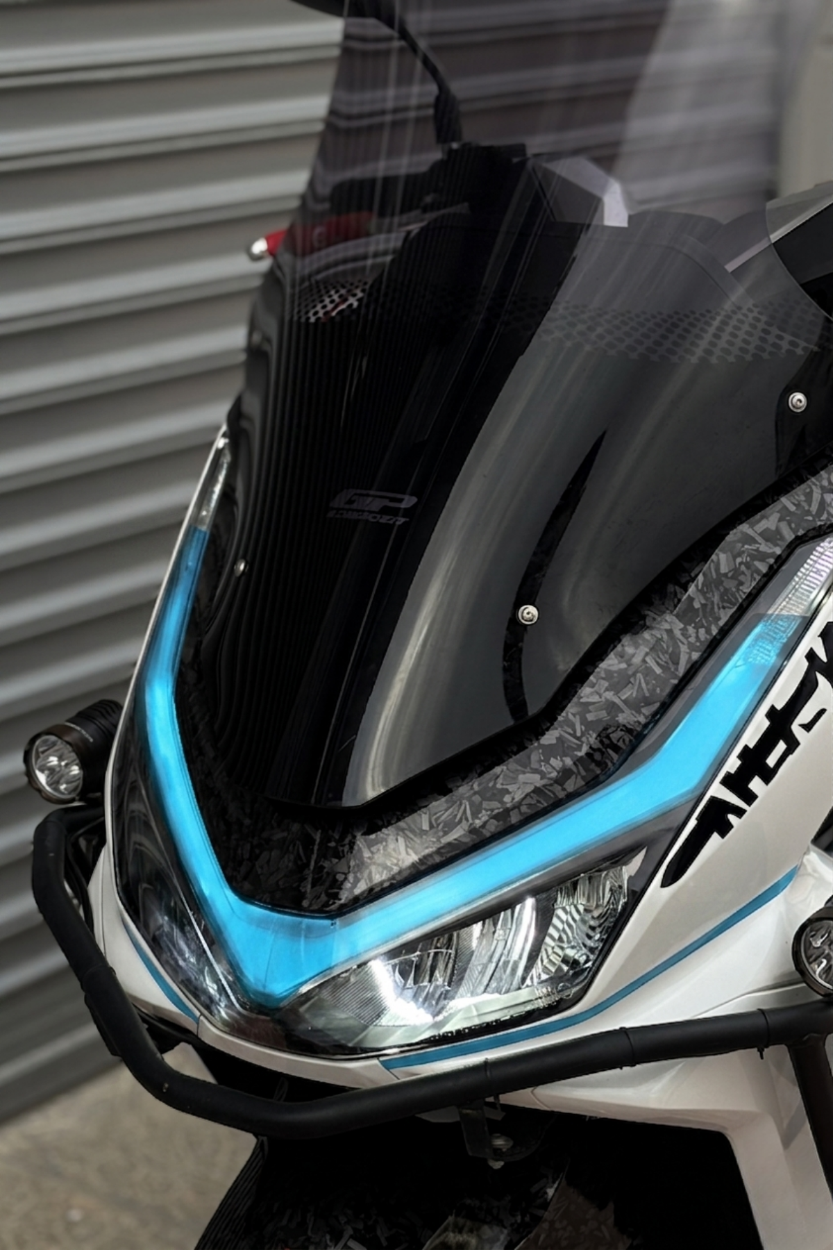Honda PCX 2025 Far Filmi Renkli Tasarım Sticker | Banxtre