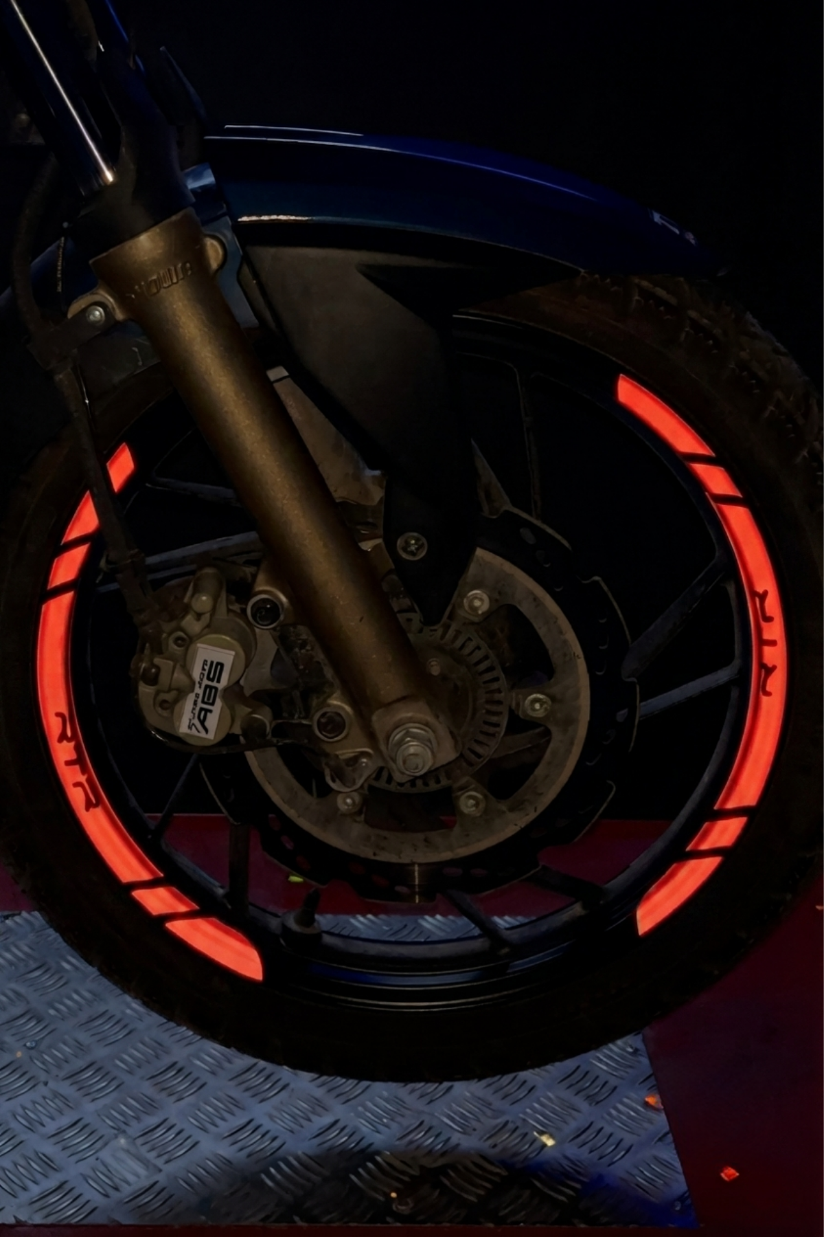 TVS Apache RTR için 8 Parça Şeridi Sticker Seti