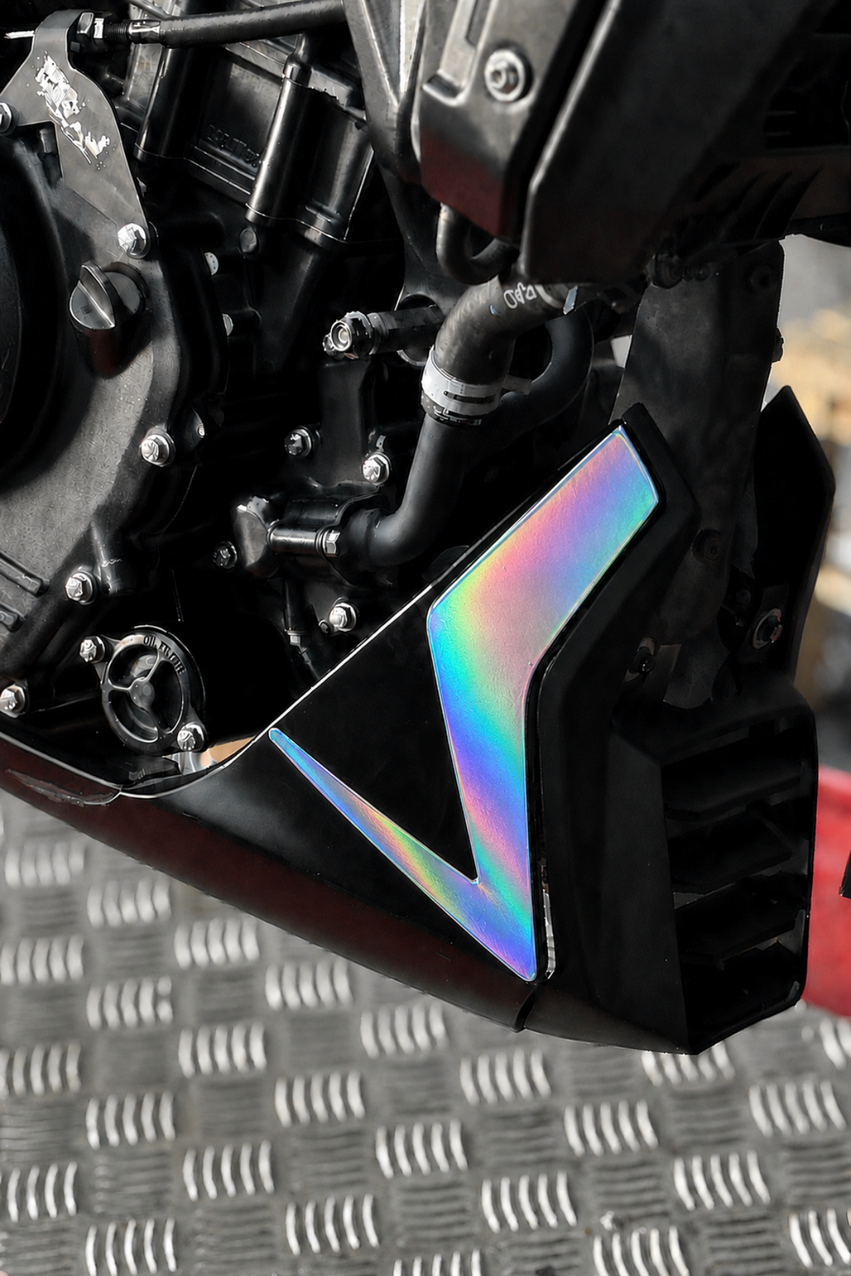 Bajaj Dominar 250-400 için Alt Sakal Detay Sticker Orijinal Kalıp