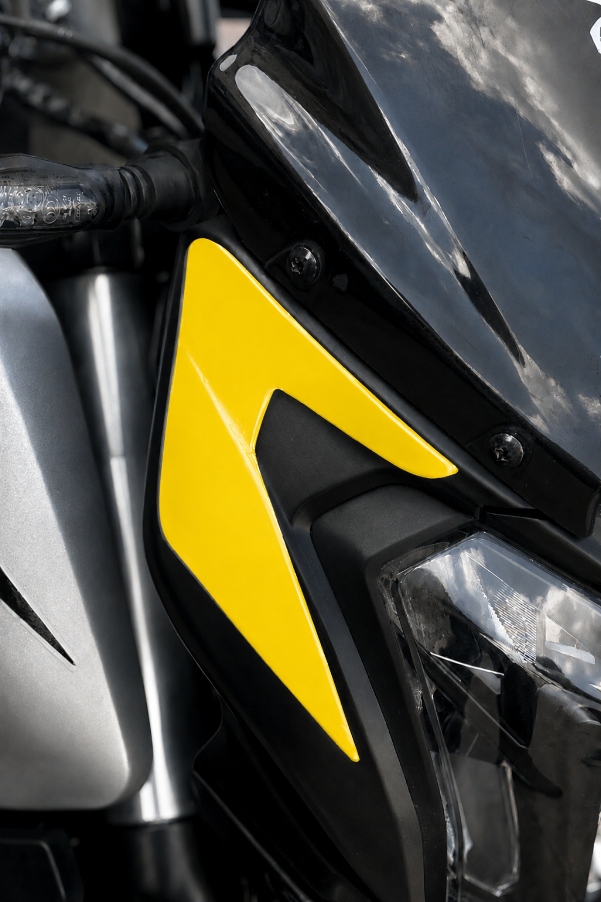 Bajaj Dominar 250-400 için Kafa Detay Sticker (Sağ ve Sol) (Orijinal Kalıp)