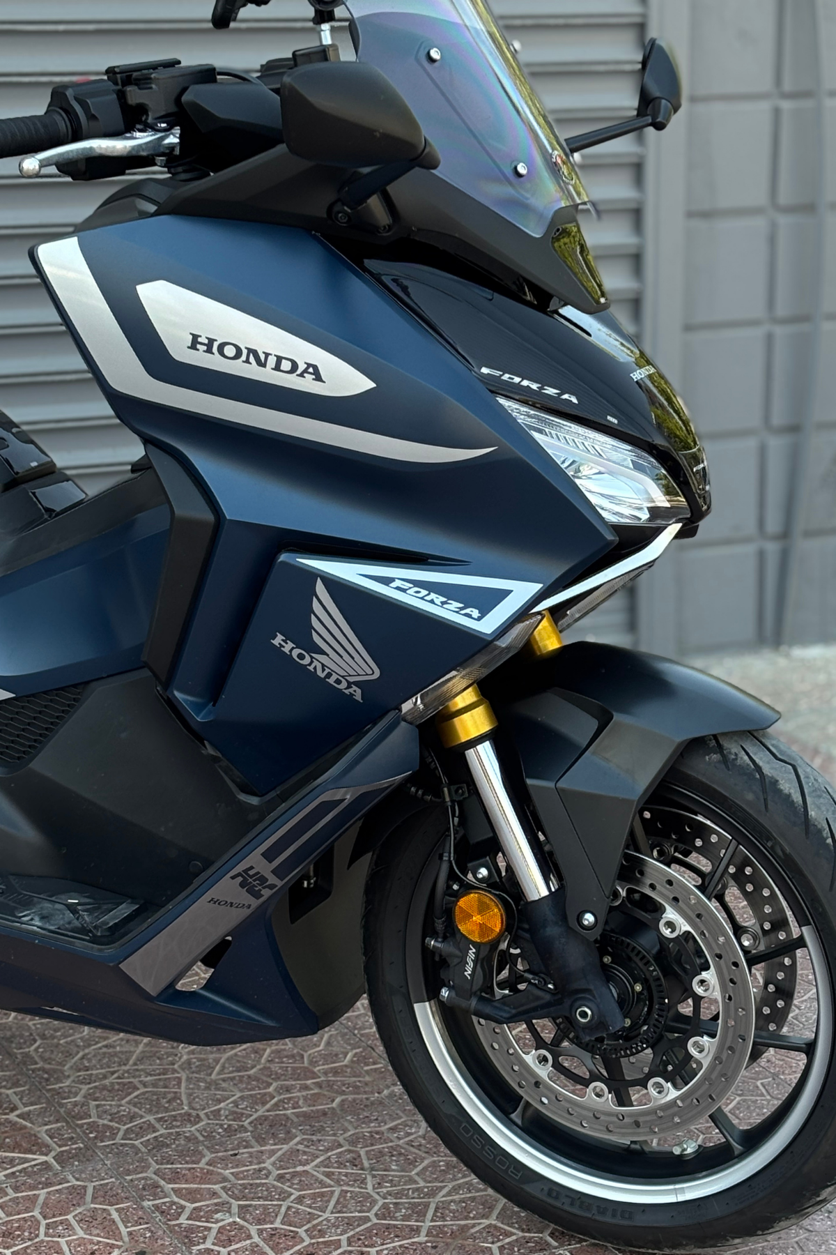 Honda Forza 750 için Komple Avery Gümüş Sticker Seti