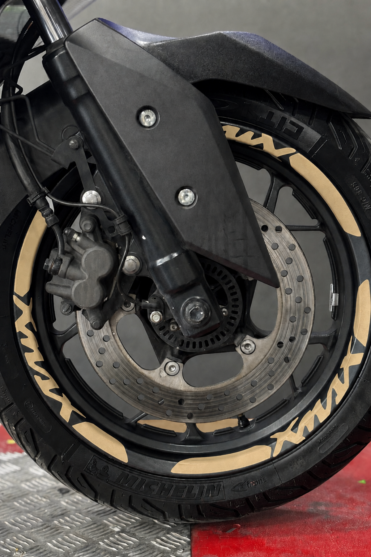 Yamaha Xmax için 12'li Jant Şeridi Sticker Seti