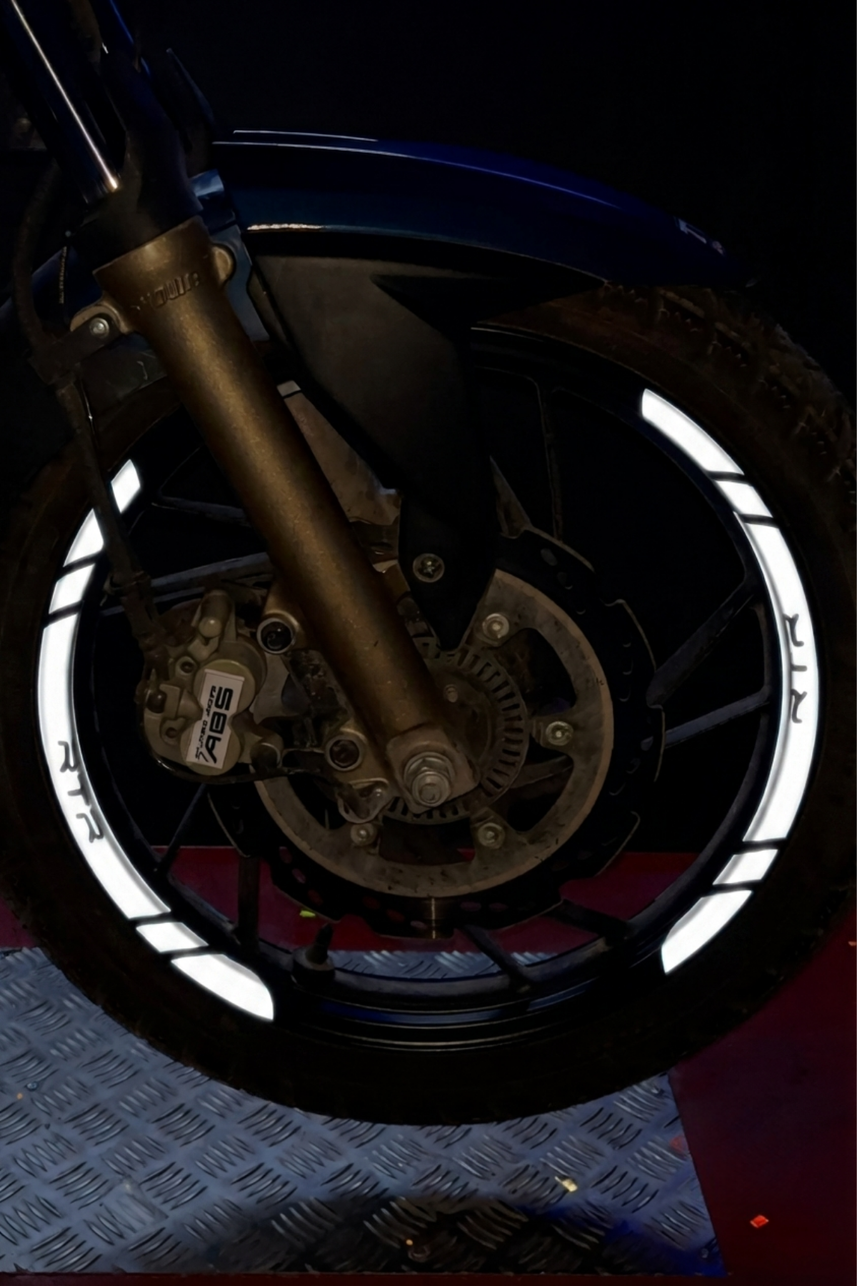 TVS Apache RTR için 8 Parça Şeridi Sticker Seti