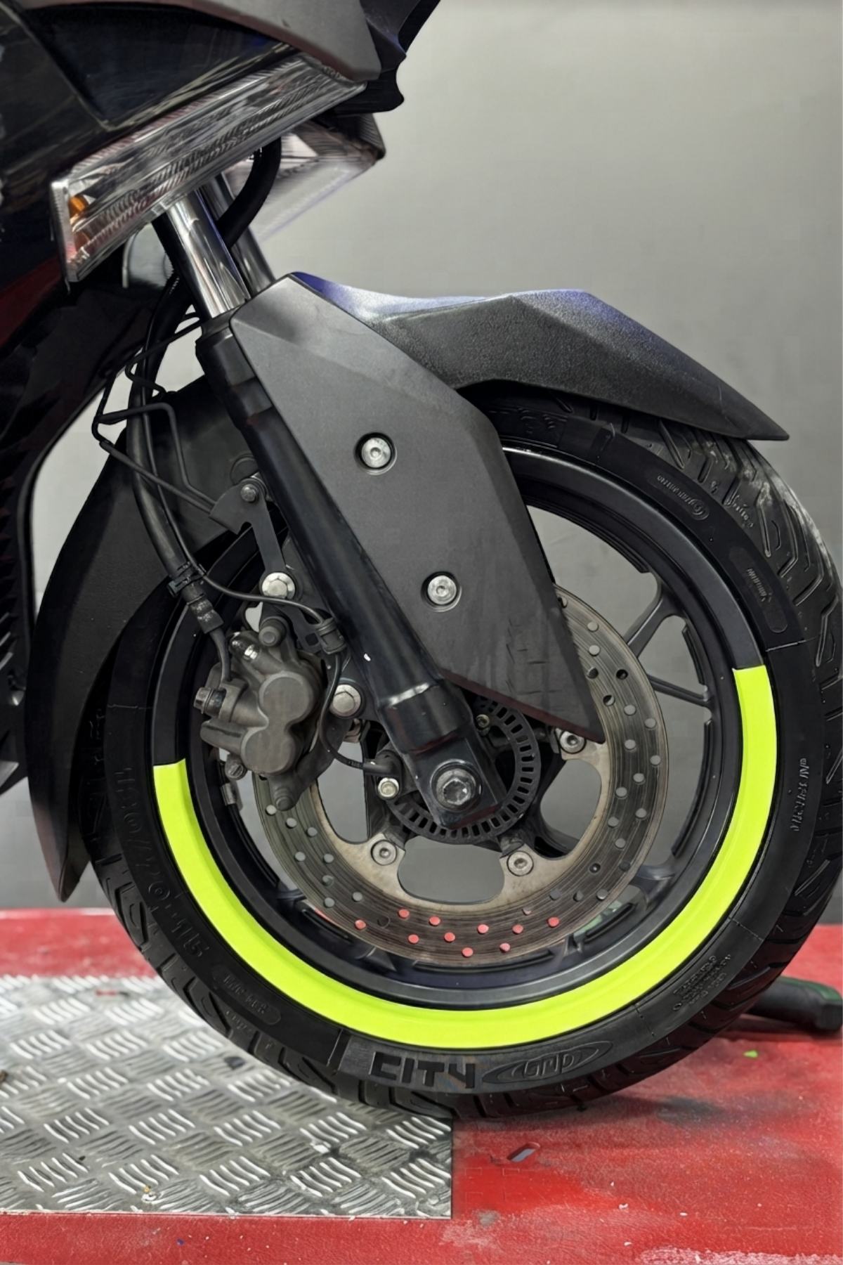 Yamaha Xmax için 14-15 Inch Jantlara Uyumlu Jant Şeridi Sticker Seti (4 Parça)