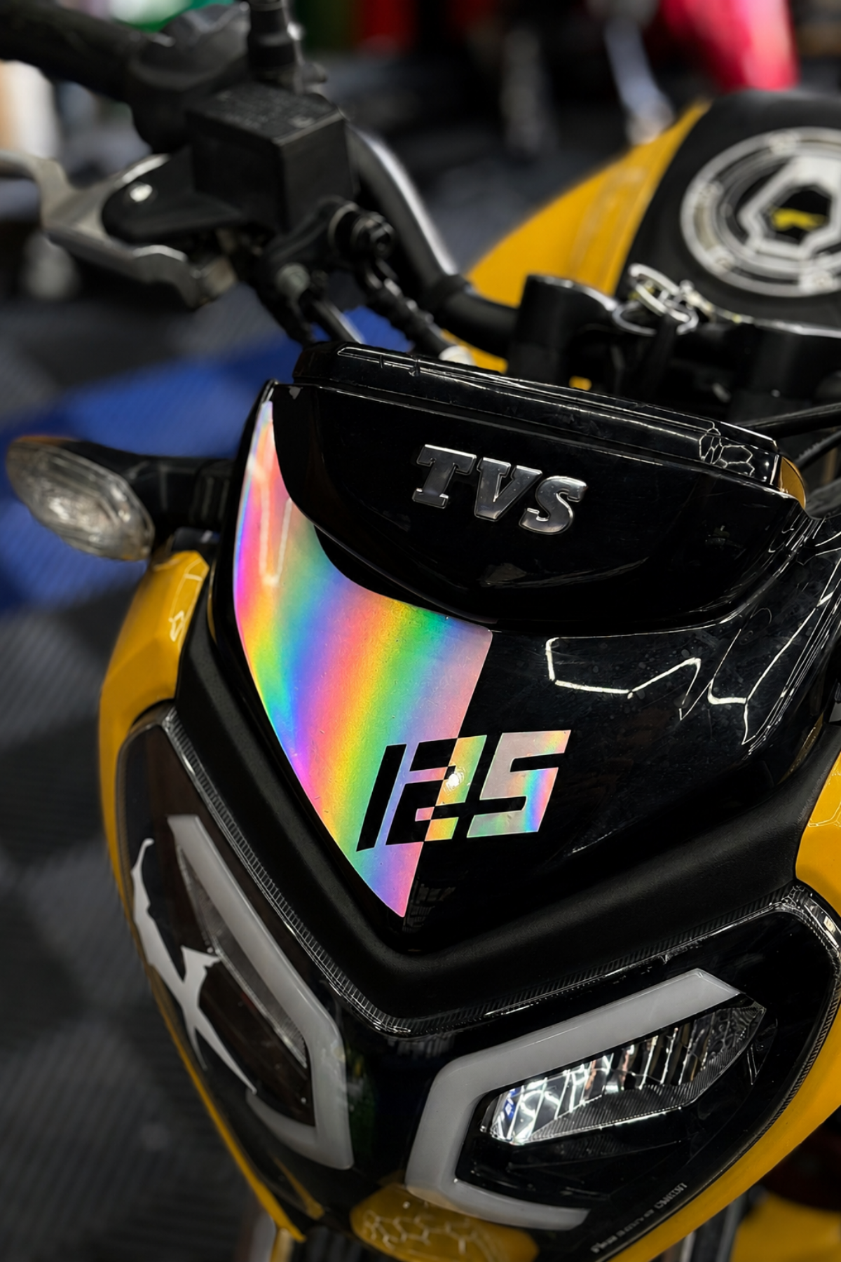 TVS Raider Kafa Detay Sticker Eğik 125 Yazılı