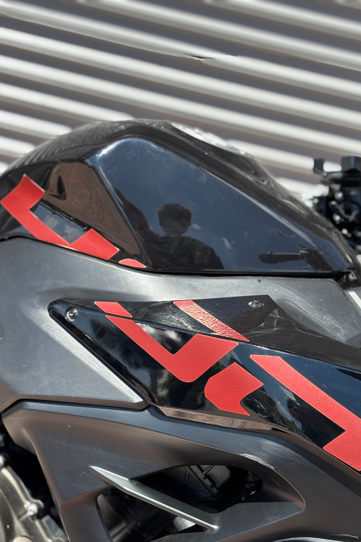 QJMOTOR-RKS SRK400 için Orijinal 400 Yazısı Sticker Seti (SAĞ VE SOL)