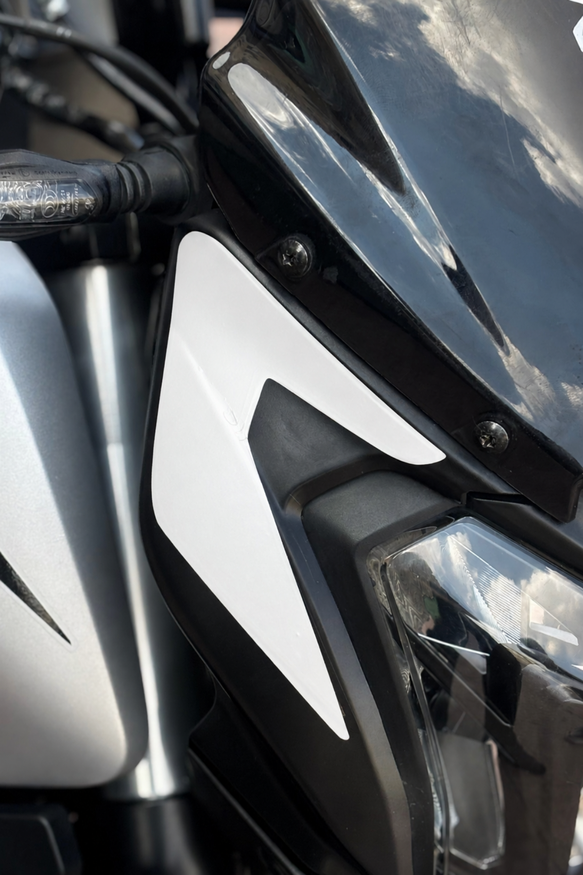 Bajaj Dominar 250-400 için Kafa Detay Sticker (Sağ ve Sol) (Orijinal Kalıp)