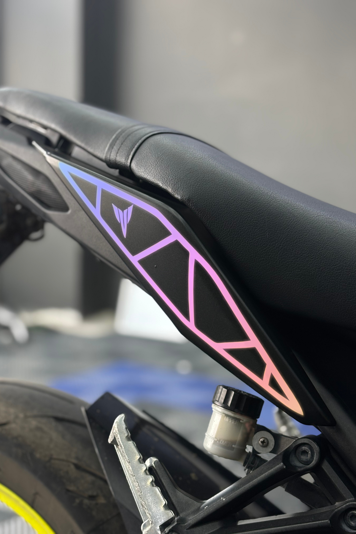 Yamaha MT-09 için Arka Sele Yanları Uyumlu Sticker Seti Sağ Sol (2018-2020)