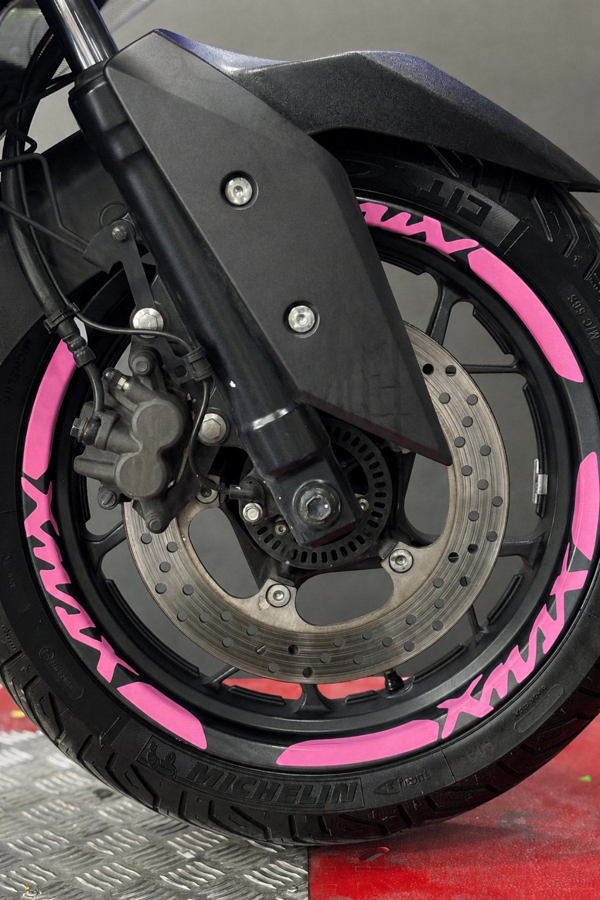 Yamaha Xmax için 12'li Jant Şeridi Sticker Seti