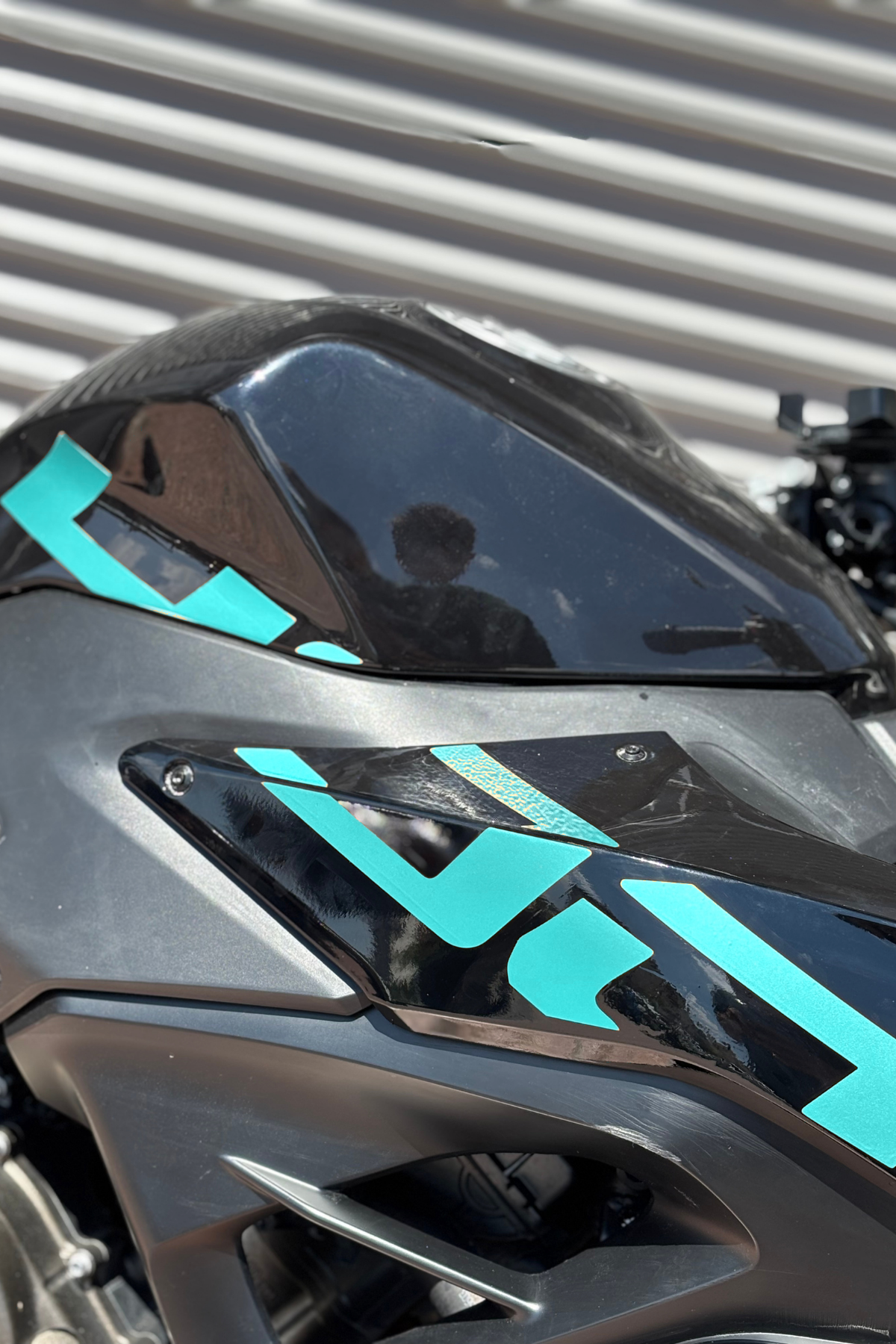 QJMOTOR-RKS SRK400 için Orijinal 400 Yazısı Sticker Seti (SAĞ VE SOL)