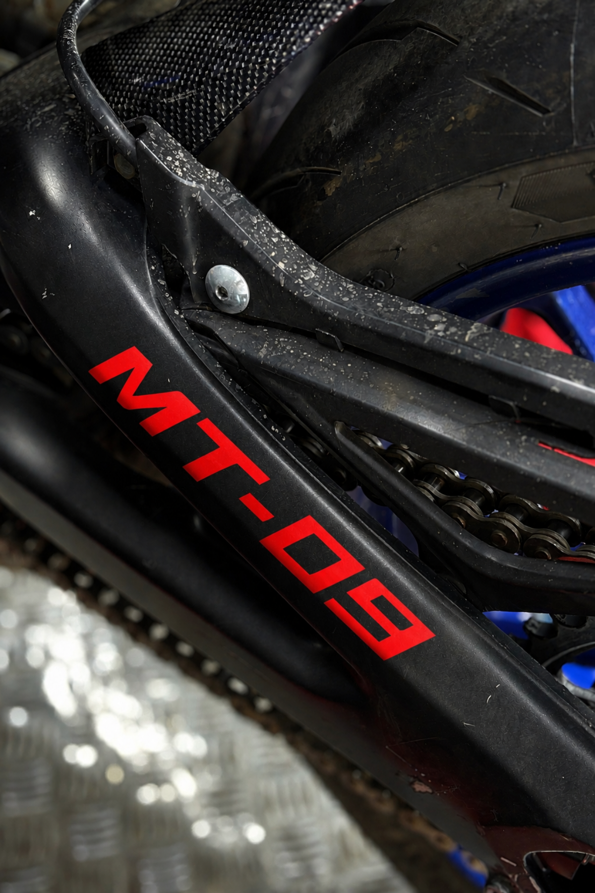 Yamaha MT-09 için MT-09 Yazı Sticker Etiket (15CM)