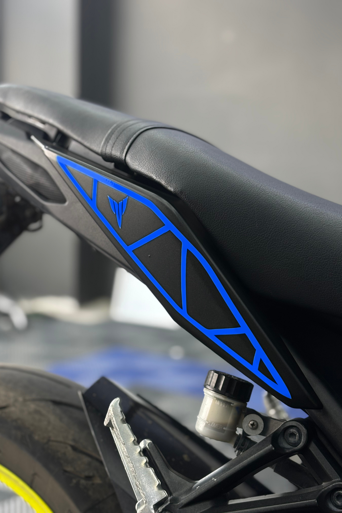Yamaha MT-09 için Arka Sele Yanları Uyumlu Sticker Seti Sağ Sol (2018-2020)