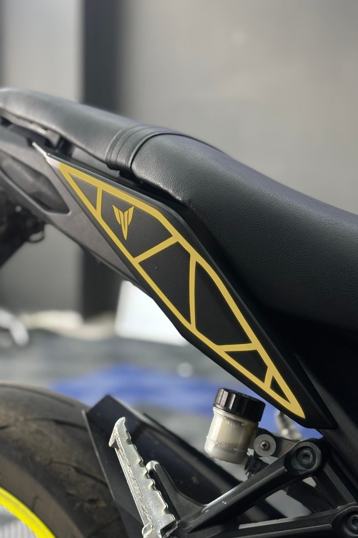 Yamaha MT-09 için Arka Sele Yanları Uyumlu Sticker Seti Sağ Sol (2018-2020)