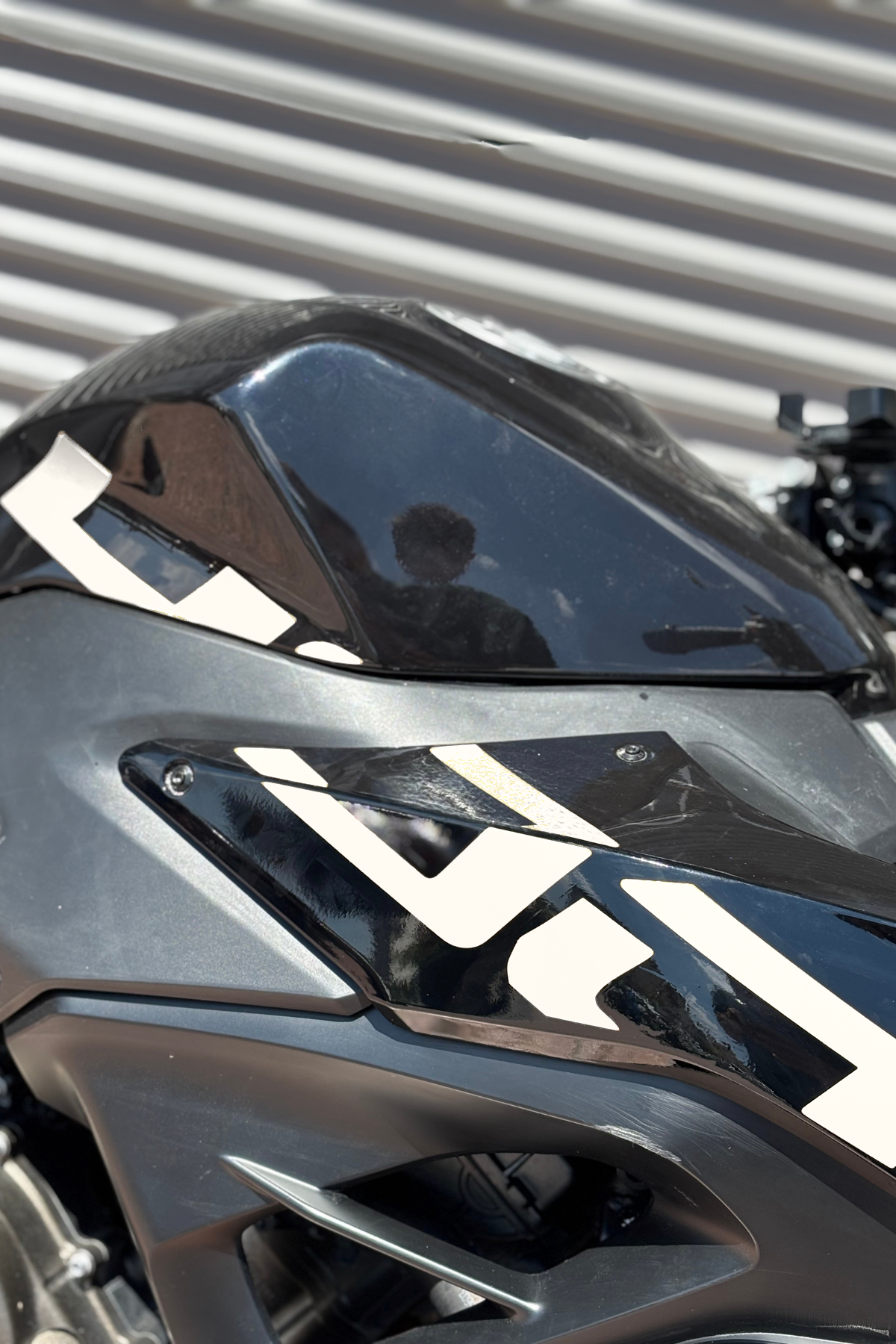 QJMOTOR-RKS SRK400 için Orijinal 400 Yazısı Sticker Seti (SAĞ VE SOL)