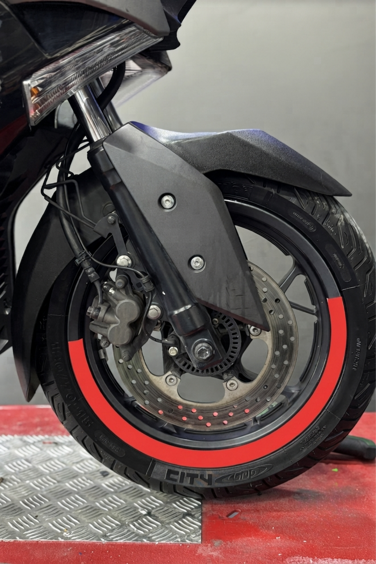 Yamaha Xmax için 14-15 Inch Jantlara Uyumlu Jant Şeridi Sticker Seti (4 Parça)