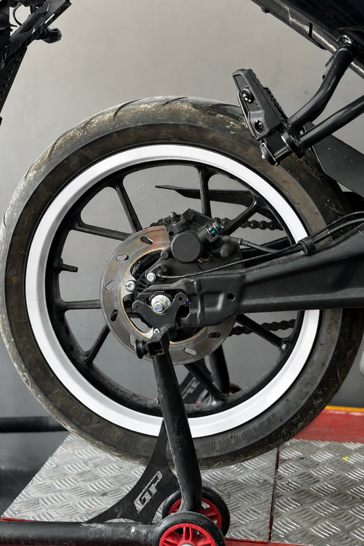 Motosiklet 17 Inch Jantlar İçin Tam Tur Jant Şeridi Sticker Seti