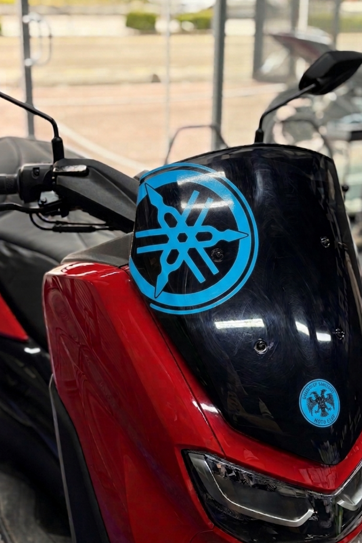Yamaha Nmax Tüm Yıllara Uyumlu Kafa Detay Sticker 20CM