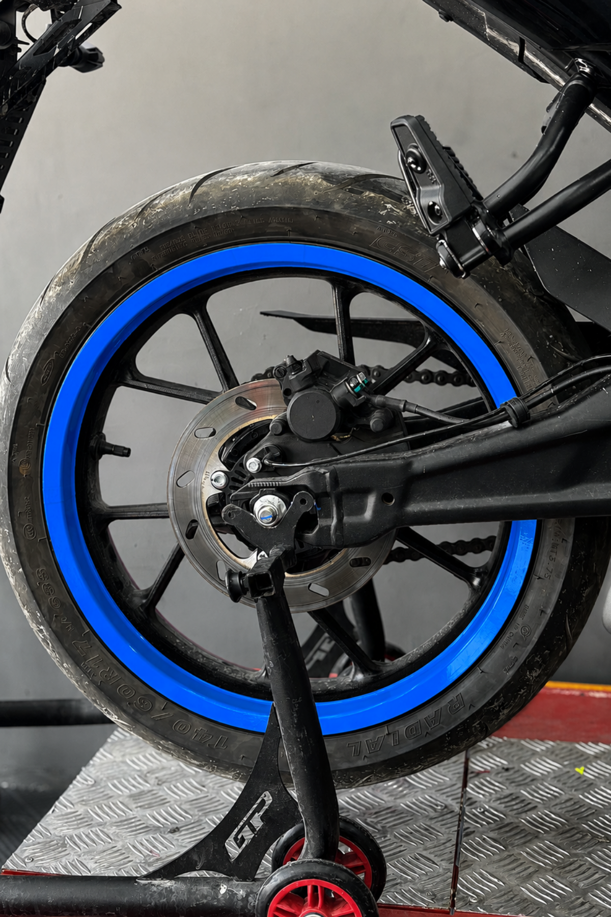 Motosiklet 17 Inch Jantlar İçin Tam Tur Jant Şeridi Sticker Seti