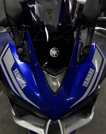 Yamaha R25 2014-2018 Yılları Uyumlu Kafa Detay Sticker Sağ ve Sol Gümüş Gri